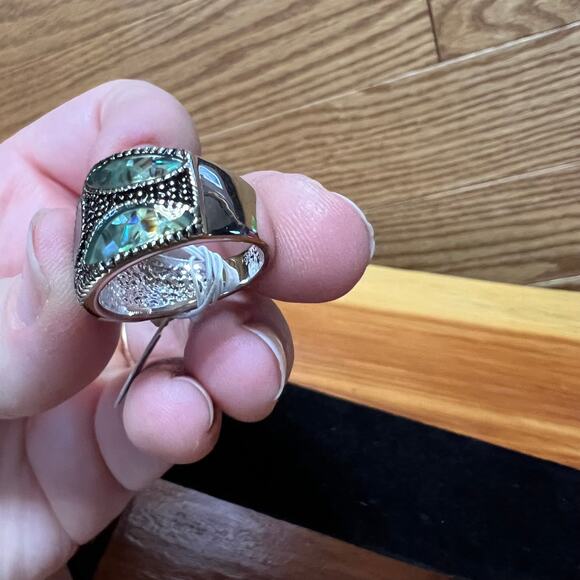 Lia Sophia Green Abalone Ring Silver Tone Chunky NEW NWT Beautiful Signed Size 9 - Picture 6 of 7